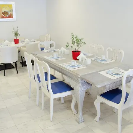 מלון Melathron 4*