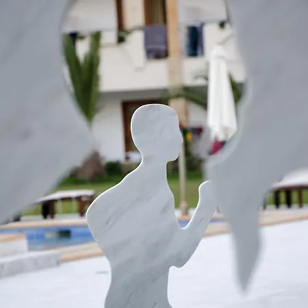 Melathron חניוטי